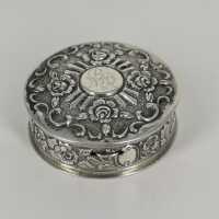 Round pill box in silver by Albert Bodemer early 20th...