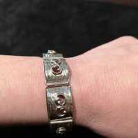 Gehämmertes Armband um 1950 in Silber aus geometrischen Formen