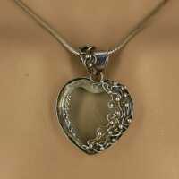 Romantic pendant in silver with rock crystal