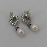 Beautiful stud earrings in silver with rose quartz, opals and a pearl