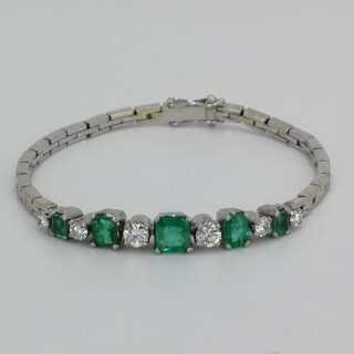 Gorgeous ladies bracelet in white gold with emeralds and diamonds