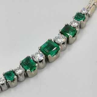 Gorgeous ladies bracelet in white gold with emeralds and diamonds