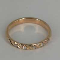 Pretty pink gold stud ring with sparkling diamonds