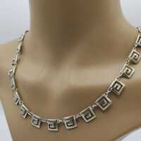 Elegantes Collier in Silber mit Mäander modernes Design Goldschmiedearbeit 