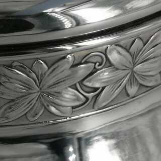Art Nouveau Lidded Box in Solid Silver from Berlin around 1900