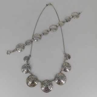 Elegant jewellery set in silver from the late Art Nouveau period