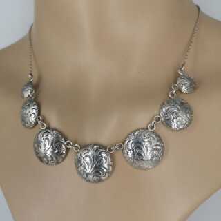 Elegant jewellery set in silver from the late Art Nouveau period