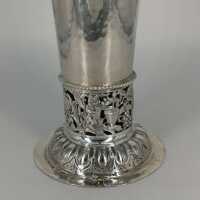 Romantische Jugendstil Trompeten Vase in Silber mit Hasendarstellungen