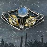 Art Nouveau Brooch in Gold and Platinum with Moonstone...