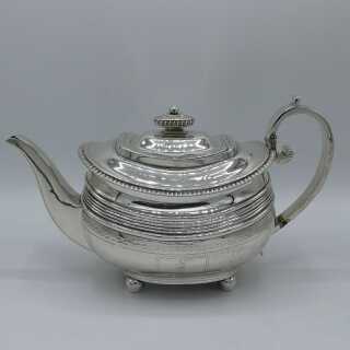 Teekanne in massivem Silber von Naphtali Hart London 1813