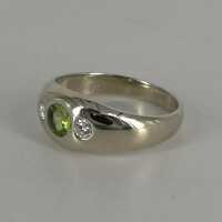 Gorgeous band ring in white gold 585/- with peridot and diamonds