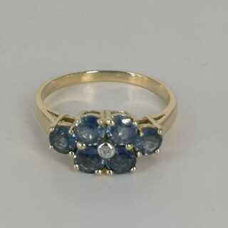 Magnificent vintage ladies ring in gold with blue topazes and diamond