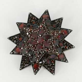 Rare Art Nouveau Brooch in Tombac with Bohemian Garnet Stones