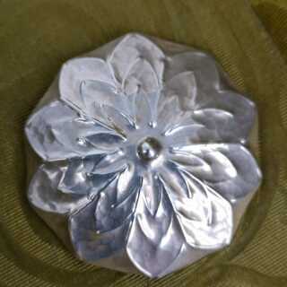 Designer Brosche in Silber in Form einer abstrakten Blüte um 1940