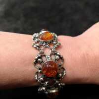 Beautiful ladies bracelet in silver with amber cabochons