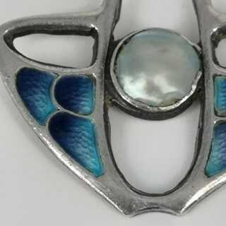 Art nouveau pendant in silver with enamel and mother-of-pearl and chain