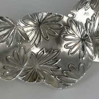Art Deco necklace in silver with abstract margarite flower decoration 