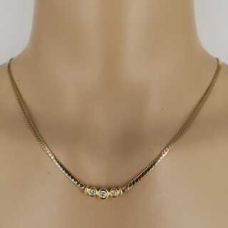 Elegant ladies necklace with flat plate chain in gold and diamonds