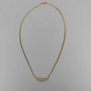 Elegant ladies necklace with flat plate chain in gold and diamonds