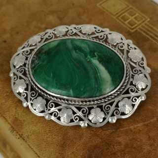Pretty Art Nouveau Brooch or Pendant in Silver with Malachite Cabochon