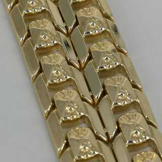 Gorgeous ladies designer bracelet in gold with fantasy pattern
