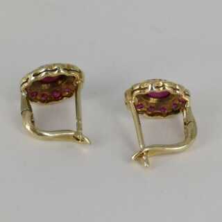 Beautiful stud earrings in gold with numerous beautiful rubies