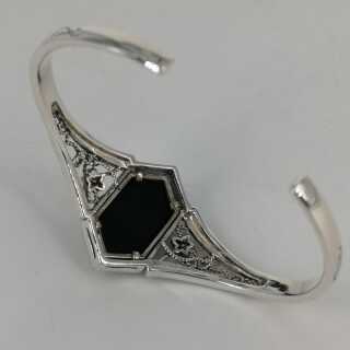 Openwork bangle in silver with large onyx