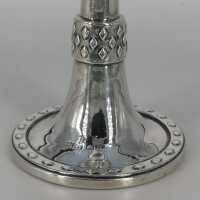 Sammelwürdiger Kerzenleuchter in Silber aus der Arts & Crafts Bewegung 1905 