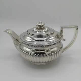 Teekanne in Silber - Annodazumal Antikschmuck: Antike Teekanne in Silber kaufen