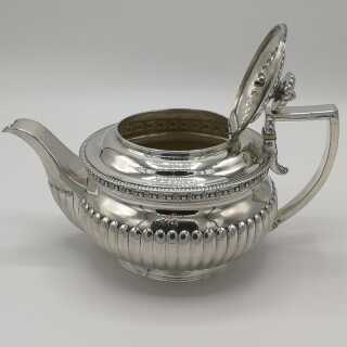 Antike Teekanne in Silber - Annodazumal Antikschmuck: Seltene antike Teekanne in Silber kaufen