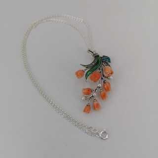 Delicate and elegant pendant in silver with angel coral roses