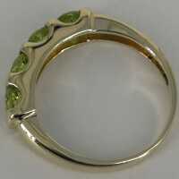 Enchanting ladies ring in yellow gold with peridots vintage jewellery