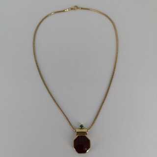 Pretty neckline pendant with chain in gold and gemstones