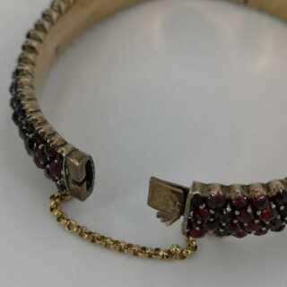 Antique ladies bangle in tombac with faceted garnet stones