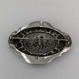 Enchanting Art Nouveau Brooch in Silver with Cherubs and Flower Relief 