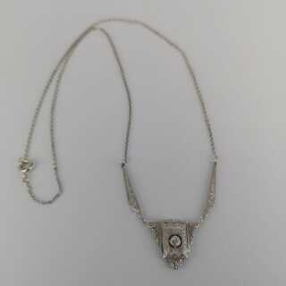 Delicate Art Deco necklace in silver with one diamond