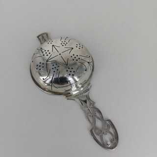 Fancy tea strainer in silver from the middle of the 20th century.