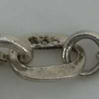 Schönes zartes Collier mit Granatsteinen in Silber