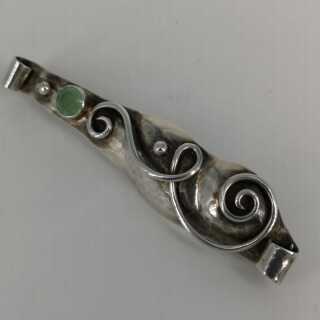 Beautiful Art Deco Staff Brooch in Silver with Jade in Abstract Design