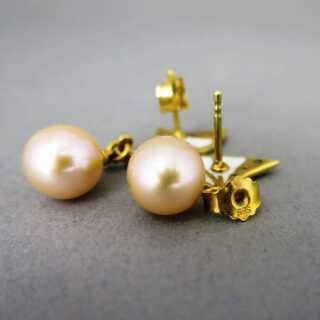 Stud earrings in gold with pearl, diamond and enamel